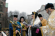Griechisch-Orthodoxe Metropolie von Deutschland lädt ein: traditionelle Zeremonie der Gewässerweihung für die Isar an der Praterinsel 6.01.2009 (Foto: Martin Schmitz)